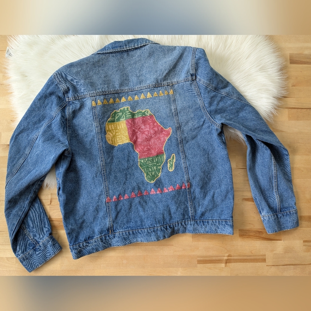 {Well Worn} Embrace Your Roots Blue Denim Jean Jacket Size Large
